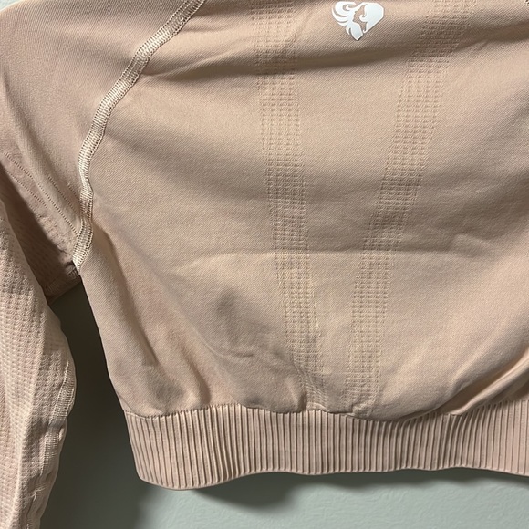 Women’s Best Long Sleeve Crop - Picture 4 of 5